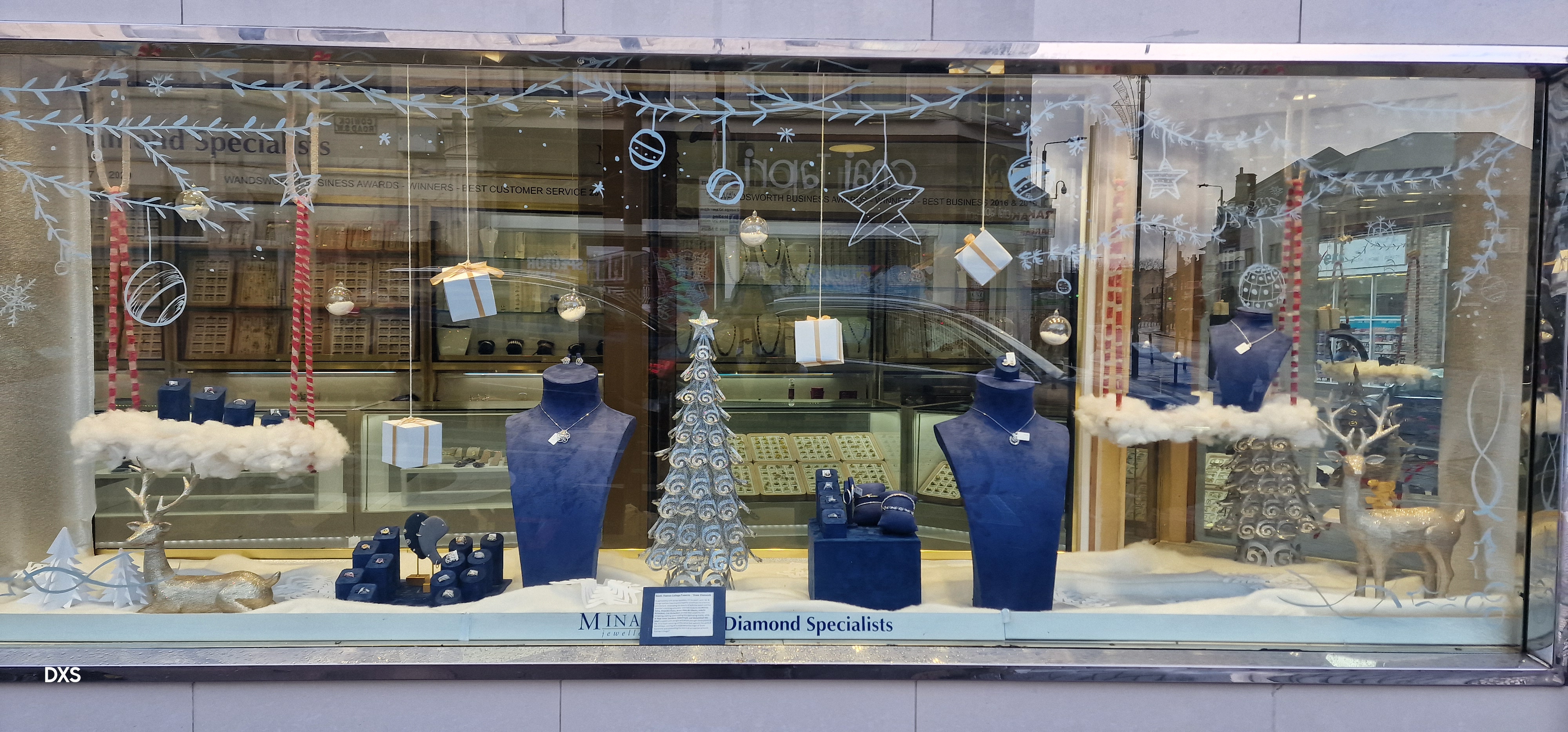 Employability Week: Christmas Window Display at Minar Jewellers
